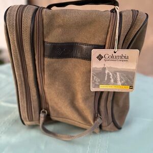 Columbia Brown Men’s Hanging Travel Toiletry Kit